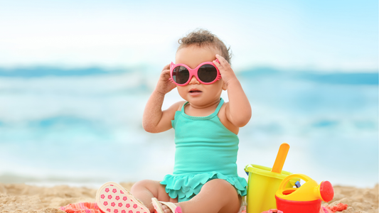 Liste de voyage bébé : essentiels pour des vacances d’été sans stress
